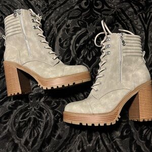 Heeled ankle boot